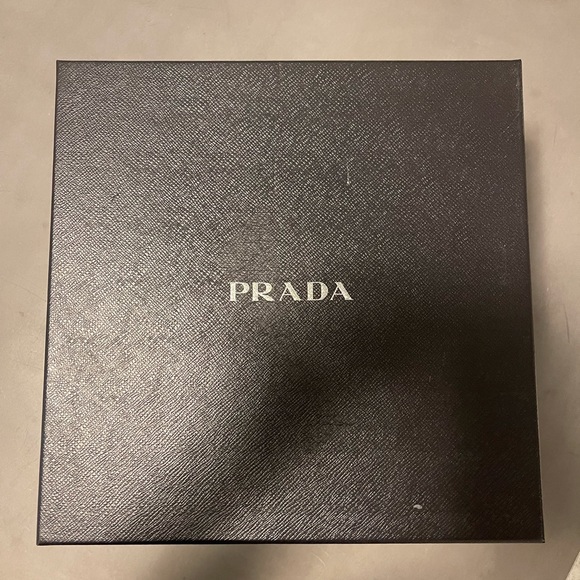 BRAND NEW BUCKET HAT.

NEVER WORN - Picture 2 of 9